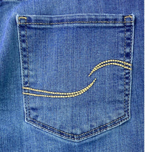 Load image into Gallery viewer, Levi Strauss Shorts Womens 28 Denim Bermuda Cuffed Beachy Outdoors Streetwear