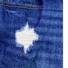 Load image into Gallery viewer, Old Navy Shorts Women's 8 Boyfriend Distressed Cuffed Streetwear Beachy Edgy