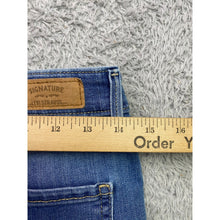 Load image into Gallery viewer, Levi Strauss Shorts Womens 28 Denim Bermuda Cuffed Beachy Outdoors Streetwear