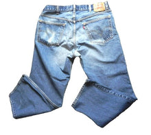 Load image into Gallery viewer, Levis 505 Jeans Adult 40x30 Regular Fit Medium Wash 5 Pocket Denim Mens