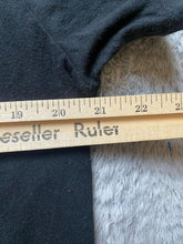 Load image into Gallery viewer, Chicago Bulls Shirt Womens Extra Large Black Cropped Windy City NBA Classics