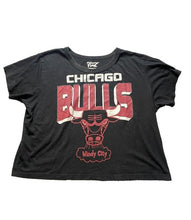 Load image into Gallery viewer, Chicago Bulls Shirt Womens Extra Large Black Cropped Windy City NBA Classics