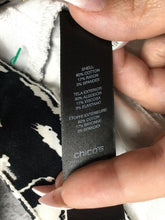 Load image into Gallery viewer, Chicos Pants Womens 2 (33.2x22.8) Black White AOP Floral Crop Spandex So Lifting