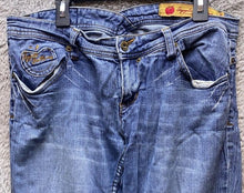 Load image into Gallery viewer, Apple Bottoms Jeans Women 9/10 (33x32) Vintage Y2K Stretch Medium Wash Straight