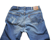 Load image into Gallery viewer, Levis 505 Jeans Adult 40x30 Regular Fit Medium Wash 5 Pocket Denim Mens