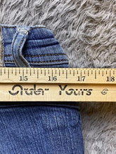 Load image into Gallery viewer, Apple Bottoms Jeans Women 9/10 (33x32) Vintage Y2K Stretch Medium Wash Straight