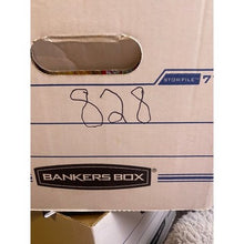 Load image into Gallery viewer, Eeboo Blue Bird Yellow Bird 500 Piece Round Jigsaw Puzzle Women Owned