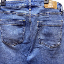 Load image into Gallery viewer, Free People Jeans Womens 27 (30x27) Blue Curvy Frayed Cuff-Off Raw Hem Cuff