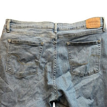 Load image into Gallery viewer, Levis Jeans Mens 35x30 Mid Rise Skinny Grunge Workwear Stretwear Academia