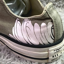 Load image into Gallery viewer, Converse Looney Tunes Shoes Mens 4 Tazmanian Devil Chuck Taylor Low Top Sneakers
