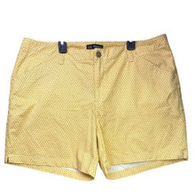Load image into Gallery viewer, Lee Shorts Womens 18M Yellow Daisy AOP Summer Beachy Coastal Mature Streetwear