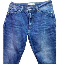 Load image into Gallery viewer, KanCan Jeans Womens 9/28 Frayed Fade Preppy Academia Everyday Streetwear