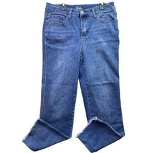 Load image into Gallery viewer, Billie Jeans Womens 8 Cropped Frayed Costal Beachy Outdoors Travel Streetwear
