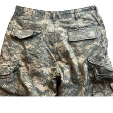 Load image into Gallery viewer, Army Combat Pants Mens 31x30 Uniform ACU Cargo Digital Camo Tactical Gorpcore