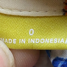 Load image into Gallery viewer, Maeve Anthropologie Shirt Womens 0 Sleeveless Button Down Lipstick AOP Collar