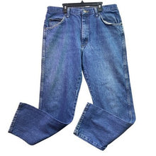 Load image into Gallery viewer, Wrangler Jeans Mens 36x32 Rugged Workwear Outdoors Everyday Grunge Streetwear