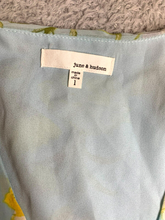 Load image into Gallery viewer, June & Hudson Shirt Womens 1 Light Blue AOP Floral Peplum Boho Wrap Tie Blouse