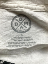 Load image into Gallery viewer, DOM Shirt Adult Large White Tiger Big Cat Face Blue Eyes Streetwear Nature Mens