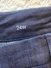 Load image into Gallery viewer, Liverpool Shorts Womens 24W (27x5.5) Midnight Blue Denim The Trouser Cuffed Plus