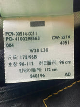 Load image into Gallery viewer, Levi's 514 Jeans Adult 38x30 Black Straight Leg Denim Stretch Zip Fly Mens