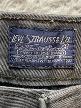 Load image into Gallery viewer, Levis Shorts Adult 30x9 Stone Gray Cargo Pockets Outdoor Workwear Baggy Mens