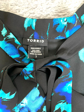 Load image into Gallery viewer, Torrid Shirt Womens 3 3X Black Blue Tie Collar Boxy Whimsygoth Boho Blouse Lady