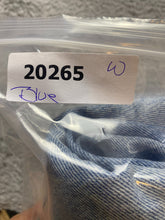 Load image into Gallery viewer, VTG Levi's 10 950 Jeans Womens 11 (30x23) Blue Denim Tapered Leg Orange Tab 90s