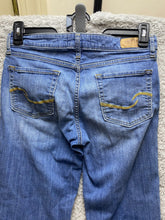 Load image into Gallery viewer, Levis Jeans Womens 8M (31x30) Blue Denim Mid Rise Straight Whiskered Signature