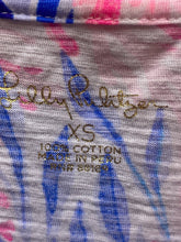 Load image into Gallery viewer, Lily Pulitzer Shirt Womens Extra Small Pink Blue Etta V-Neck Short Sleeve Ladies
