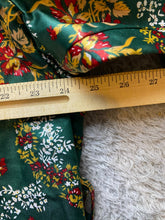 Load image into Gallery viewer, VTG Victorias Secret Robes Womens Pettie Small Kimono Quilted Shawl Gold Label