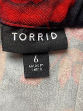 Load image into Gallery viewer, Torrid Shirt Women 6 6X Black Red AOP Flower Sweetheart Lace Up Boho Peplum Plus