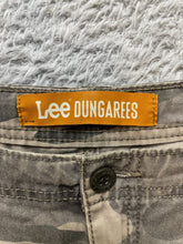 Load image into Gallery viewer, Lee Shorts Adult 40x10 Brown Camo Cargo Pockets Dungarees Outdoor Utility Mens