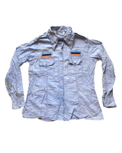 Load image into Gallery viewer, Vintage Chambray Shirt Womens 11 Blue Button Up Flap Pockets Patches 70s Ladies
