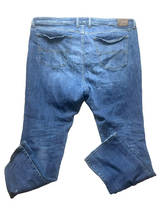 Load image into Gallery viewer, Lucky Brand Jeans Womens 22W (44x29) Tapered Leg Whiskered Denim 5 Pocket Ladies