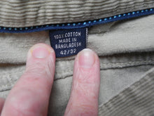 Load image into Gallery viewer, IZOD Jeans Adult 42x32 Straight Leg Corduroy Flat Front Casual 5 Pockets Mens