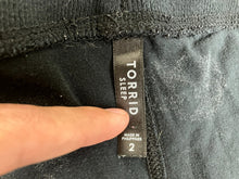 Load image into Gallery viewer, Torrid Leggings Womens 2 (38x23) Black Foxy Skull AOP Cropped Sleepwear PJ Pants