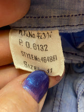Load image into Gallery viewer, Vintage Chambray Shirt Womens 11 Blue Button Up Flap Pockets Patches 70s Ladies