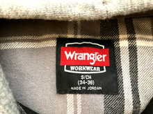 Load image into Gallery viewer, Wrangler Workwear Jacket Adult Small Black Snaps Hoodie Sweater Outdoor Mens