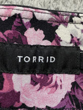 Load image into Gallery viewer, Torrid Leggings Womens 2R (40x19) Black Cropped AOP Flower Rayon Nylon Spandex