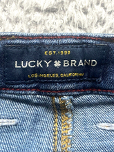 Load image into Gallery viewer, Lucky Brand Jeans Womens 22W (44x29) Tapered Leg Whiskered Denim 5 Pocket Ladies