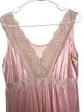 Load image into Gallery viewer, Grandmacore Nightgown Womens Large Pink Lace Trim V-Neck Lounge Robe Sleepwear