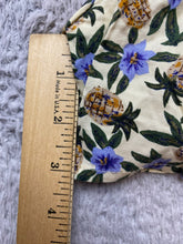 Load image into Gallery viewer, Hilo Hattie Skort Womens Small (28x3) AOP Flower Hawaiian Skirt Rayon Boho