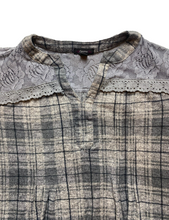 Load image into Gallery viewer, Cocomo Shirt Womens 2X Gray Plaid Lace Trim Boho Spandex Contrast Plus Ladies