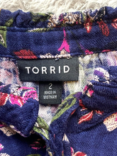 Load image into Gallery viewer, Torrid Shirt Womens 2 2X Navy AOP Floral Rayon Spandex Cold Shoulder Boho Plus