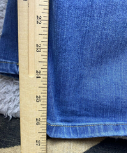 Load image into Gallery viewer, Torrid Jeans Women 22S(41x26.5) Bombshell Skinny Premium Stretch Destroyed Denim