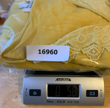 Load image into Gallery viewer, Umgee USA Shirt Womens Large Gold Crochet Lace Trim Boho Peplum Blouse Oversized