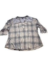Load image into Gallery viewer, Cocomo Shirt Womens 2X Gray Plaid Lace Trim Boho Spandex Contrast Plus Ladies
