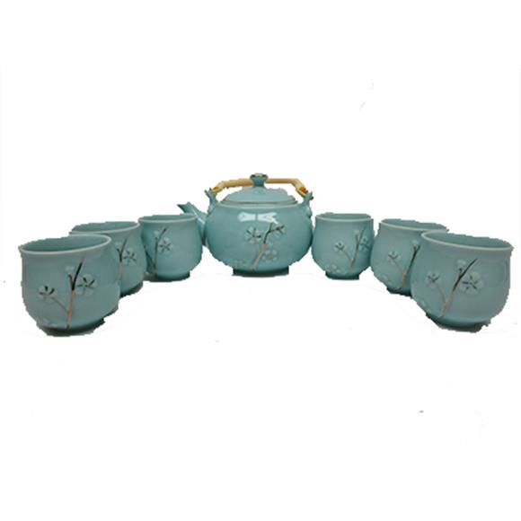 BLUE TEA SET W/ FLOWER DESIGN