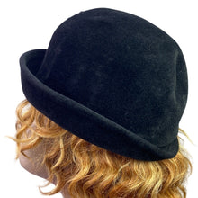 Load image into Gallery viewer, Vintage Emme Boutique Hat Womens Black Velvet Cloche Pillbox Church Mod Fashion
