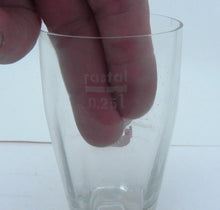 Load image into Gallery viewer, Vintage Stroh's Beer Glass Advertising Brewery Coat of Arms Lion 0.25 L
